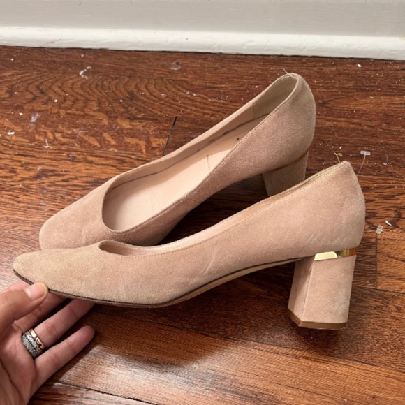 Kate Spade Beige Dolores Too Suede Stacked Gold Heels Size 8 - Picture 2 of 9